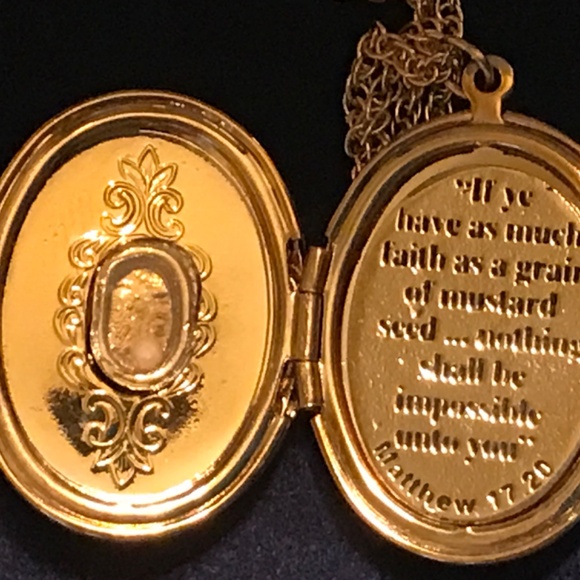 American Historic Society Mexican Libertad Coin Pendant Locket with COA - Picture 3 of 8